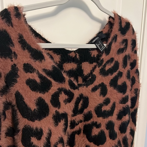 Forever 21 Cheetah Sweater - Picture 4 of 4